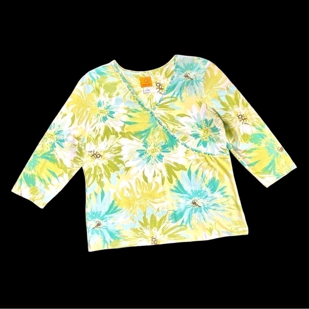 RUBY RD. WOMENS V-NECK TOP. COMFORTABLE 95% COTTON, 5% SPANDEX MATERIAL. SIZE L.